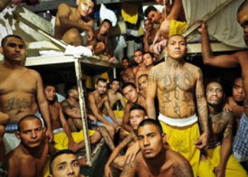 'El Salvador Police Use Uniforms to Distinguish Jailed Members of Rival Gangs'