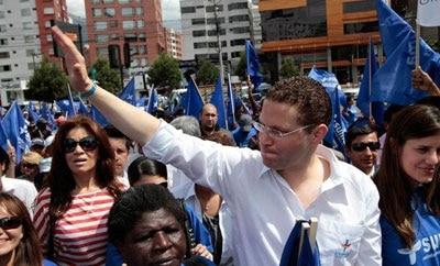 Mauricio Rodas while campaigning