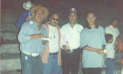 Former police chief Menesses with a Barrio 18 leader