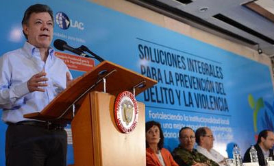 Santos speaks at citizen security conference