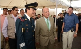 Juarez Mayor Murguia, Police Chief Leyzaola with bodyguards