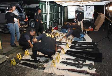 Guatemalan police with the seized weapons