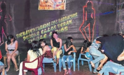 Women working as prostitutes in Madre de Dios