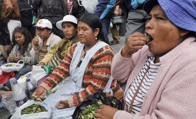 Bolivians chewing coca leaves