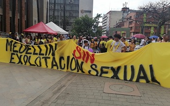 Protesta organizada en 2022 por la Mesa contra la Explotación Sexual Comercial de Niñas, Niños y Adolescentes en Medellín. La foto de este artículo fue actualizada en 2023 para evitar el uso de imágenes revictimizantes.