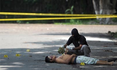 Murders in El Salvador fell by 4% in 2013