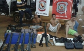 The Brazilian suspects and the firearms seized