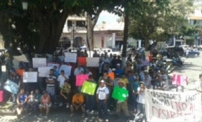 Michoacan vigilantes protest disarmament plans