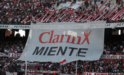 Banner hung by River Plate barra brava