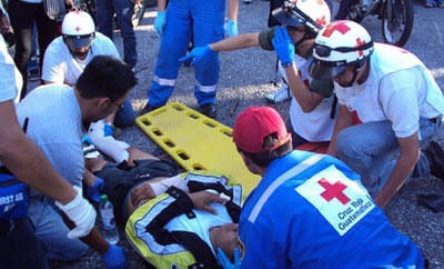 ICRC workers attend to an injured man in Guatemala