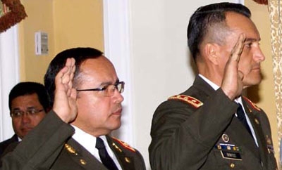 Salinas and Benitez are sworn in to the Defense Ministry