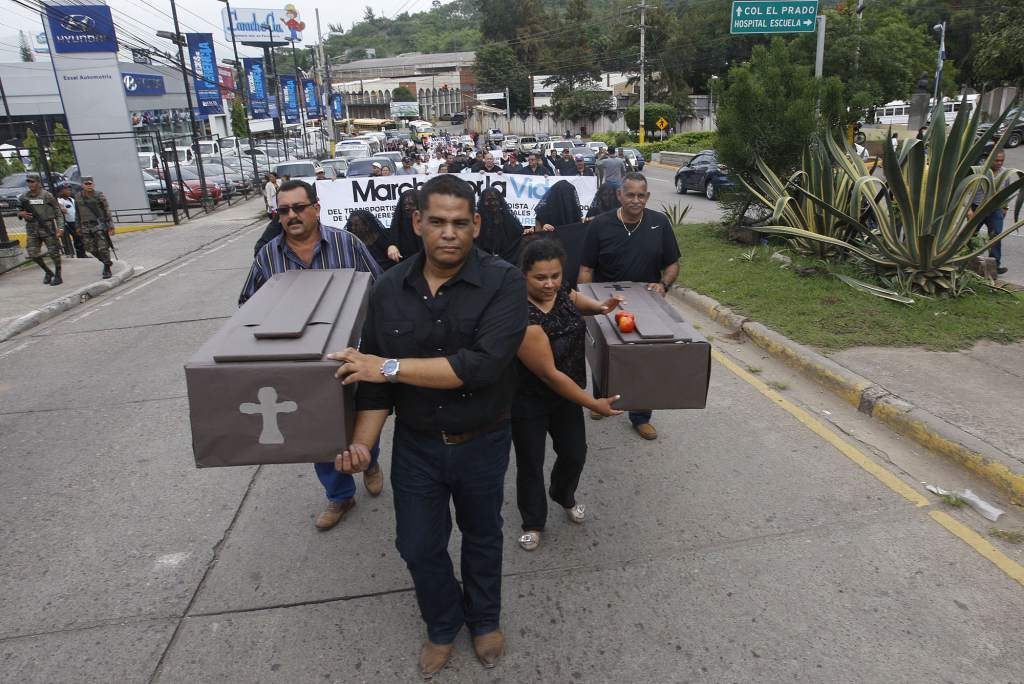 Hondurans protest high levels of violence in the transportation sector