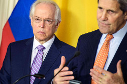 Colombia peace talks envoy Bernard Aronson (left) and US State Secretary John Kerry