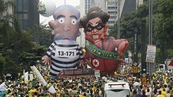 Former President Lula da Silva and current President Rousseff depicted at a protest