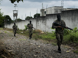 Soldiers on patrol outside a Salvadoran prison
