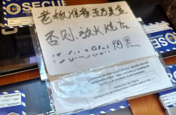An extortion note left by a Chinese mafia