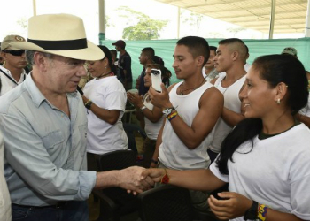 Colombian President Santos visiting a FARC concentration zone
