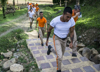 Inmates doing exercise inside AcacÃ­as prison