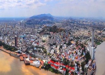 Vista panorámica de una importante ciudad de Ecuador