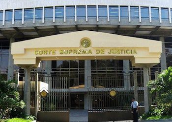 Corruption Networks Obstruct El Salvador Supreme Court Selection