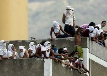 Venezuela's Prison Bosses Become Trusted Supplier of Basic Needs