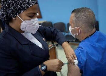 Mercado de negro de vacunas en Venezuela crece