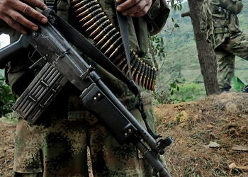 Varios grupos disidentes de las FARC se enfrentan por recuperar el territorio perdido en el sur de Colombia.