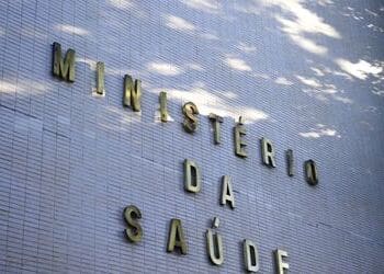 The words Ministério da Saúde meaning Health Ministry, on the wall of the Brazilian Health Ministry in Brasilia