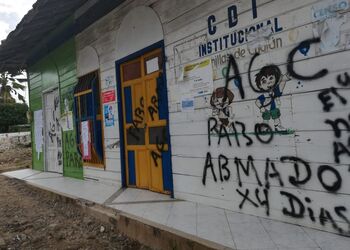 Casas marcadas con las siglas de las Autodefensas Gaitanistas de Colombia