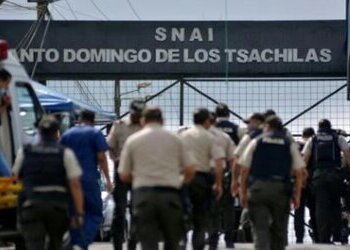 Ecuador officials and police arrive at the Bellavista prison where at least 44 inmates have died