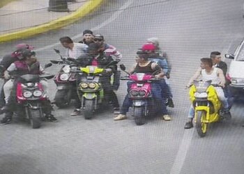 Four scooters, each carrying 2 or 3 people, belonging to the Motonetos, a criminal group in Chiapas, Mexico