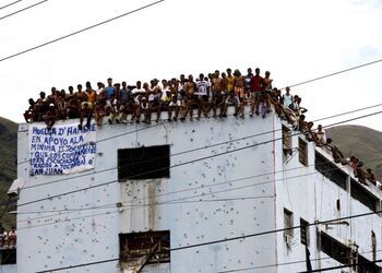 Prisoners protest on the roof of Tocoron prison in Venezuela, home to the Tren de Aragua