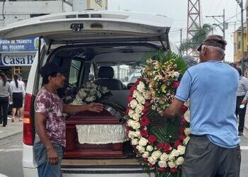 Ecuador prosecutor Federico Estrella was buried after being assassinated.
