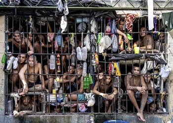 Presos hacinados en celdas de El Salvador