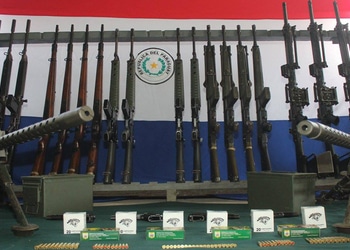 Armas del ejército de Paraguay decomisadas en un operativo