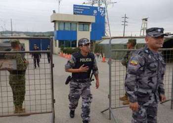 Police outside the Litoral prison in Guayaquil, Ecuador
