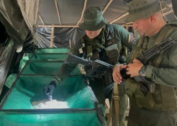 Soldiers inspect a cocaine laboratory in Zulia, Venezuela