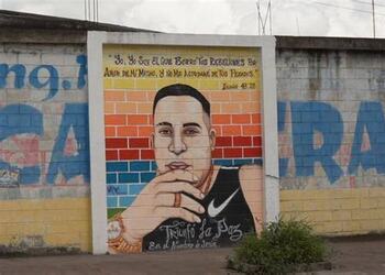 A street mural of Junior Roldan in Ecuador