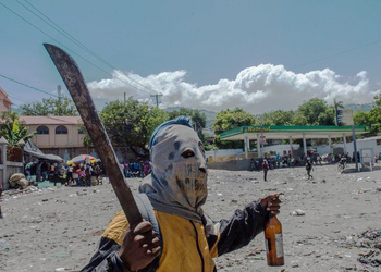 A man armed with a machete on a street in Port-au-Prince.