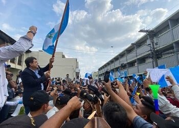 Carlos Pineda waves a Guatemalan flag to his supporters outside Guatemala's Constitutional Court as he appealed the court's decision on May 20.