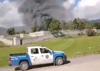 Smoke streams out of the PNFAS prison in Honduras, where 46 women were killed in a clash between gangs.