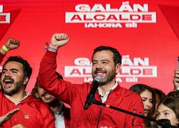 Galán celebrates his victory in the 2023 Bogotá mayoral election.