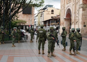 Fuerzas armadas de Ecuador por las calles