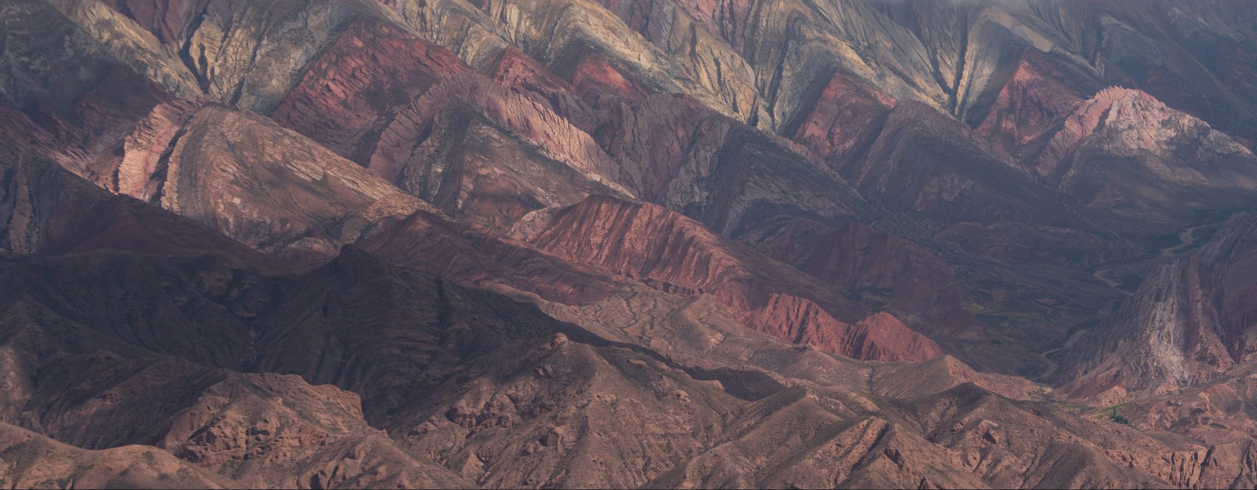 foto de montañas rojas cordillera latinoamericana