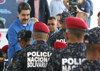 Maduro greets officers of the Bolivarian National Police in the middle of an official event.